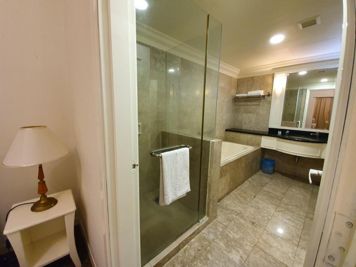 Moonlight Service Suite Kuala Lumpur Exteriör bild