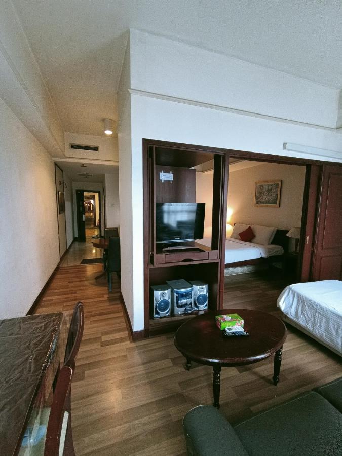 Moonlight Service Suite Kuala Lumpur Exteriör bild