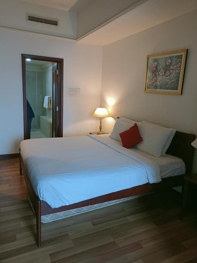 Moonlight Service Suite Kuala Lumpur Exteriör bild